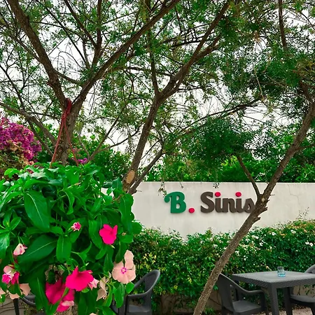 B. Sinis לינה וארוחת בוקר 4*