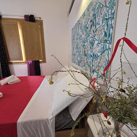 B. Sinis Bed & Breakfast Càbras