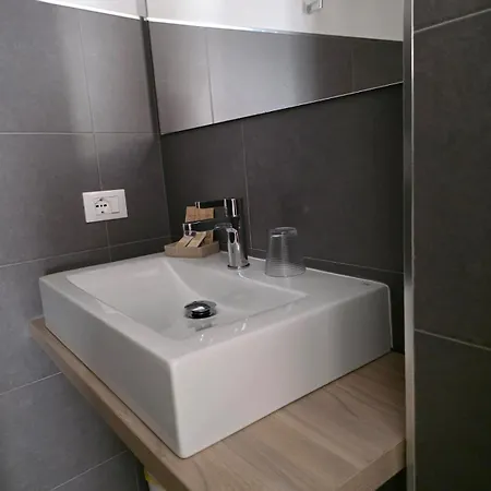 Oda ve Kahvaltı B. Sinis