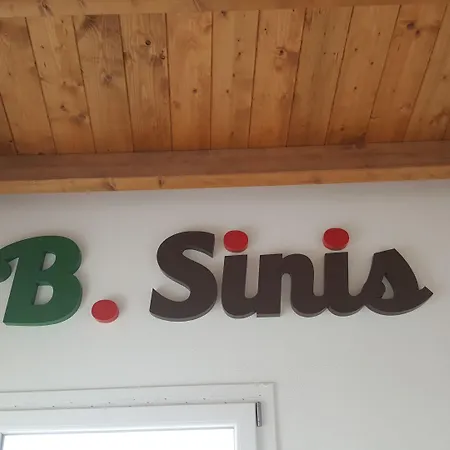 B. Sinis לינה וארוחת בוקר Càbras