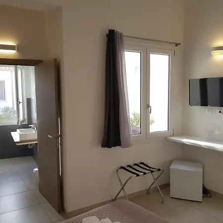 B. Sinis לינה וארוחת בוקר 4*