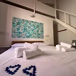 Oda ve Kahvaltı B. Sinis Càbras