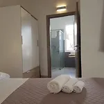 B. Sinis Oda ve Kahvaltı