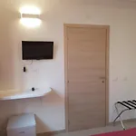 B. Sinis Oda ve Kahvaltı 3*