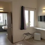 B. Sinis فندق مبيت وإفطار 3*
