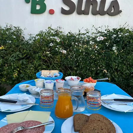 B. Sinis Bed & Breakfast *