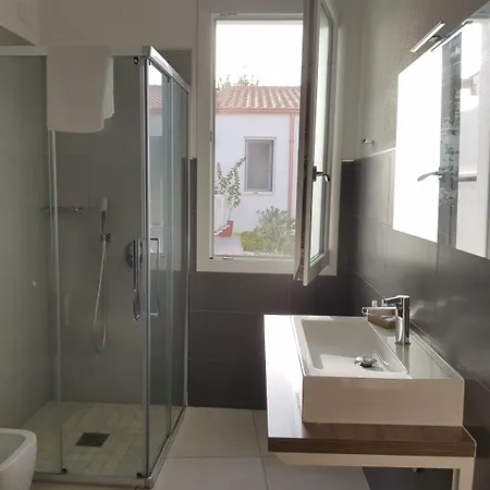 B. Sinis Bed and breakfast 4*