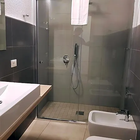 Nocleg ze śniadaniem B. Sinis 3*