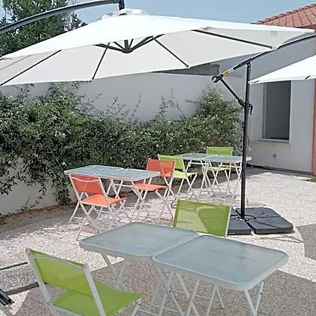 B. Sinis Nocleg ze śniadaniem 3*