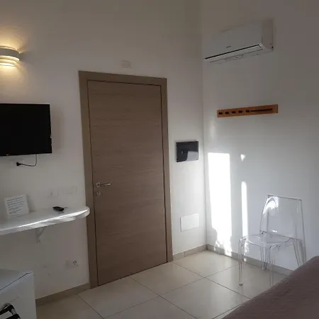 B. Sinis Bed & Breakfast *